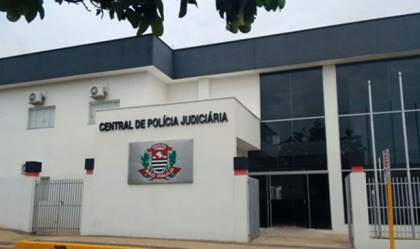 Delegada revela detalhes sobre apresenta��o de acusado de roubar correspondente banc�rio em Tup�