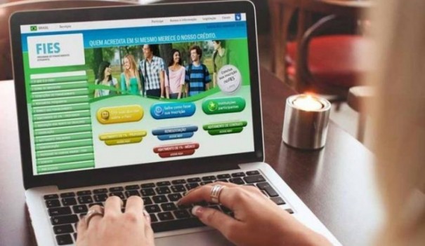 Aps falha no Fies, MEC prorroga at sexta o prazo de concluso da inscrio