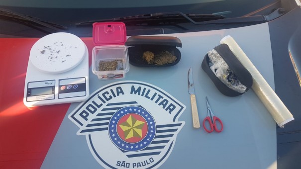 PM de Luc�lia prende dois traficantes e apreende por��es de maconha 