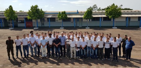 Jovens de Osvaldo Cruz participam de Ato de Juramento à Bandeira