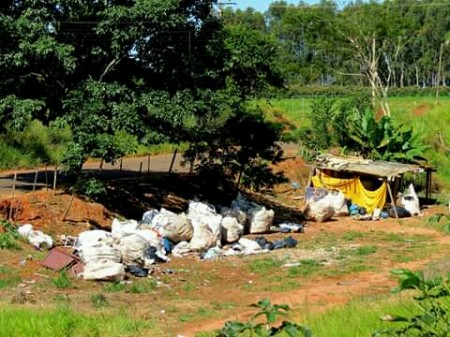 Você Repórter: Reclamação de depósito de material reciclável em local indevido