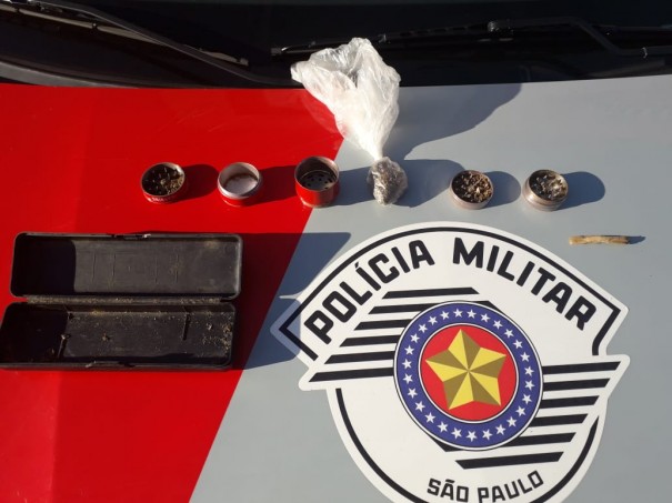 Pol�cia Militar de Luc�lia localiza entorpecente durante fiscaliza��o de tr�nsito