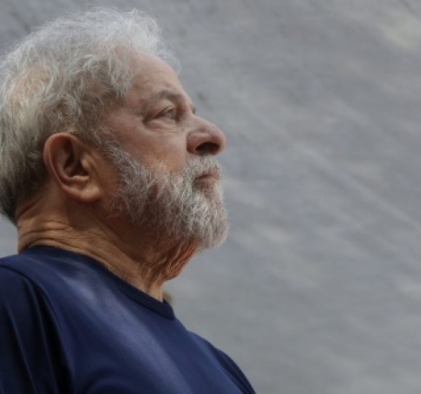 STJ reduz pena de Lula de 12 para 8 anos de priso no caso do triplex
