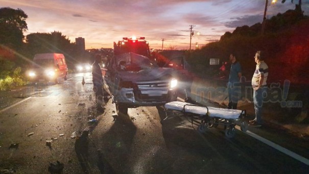 Motorista de caminhonete fica ferido em acidente na rodovia do Contorno em Mar�lia