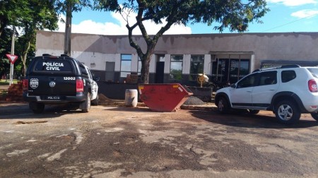 Jovem é preso suspeito de se passar por médico em unidade de saúde em Colorado, diz polícia