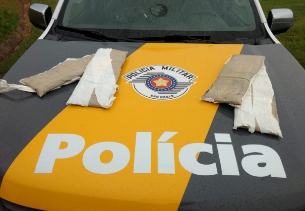Fiscalizao prende casal de bolivianos que viajavam com cintas de cocana presas ao corpo