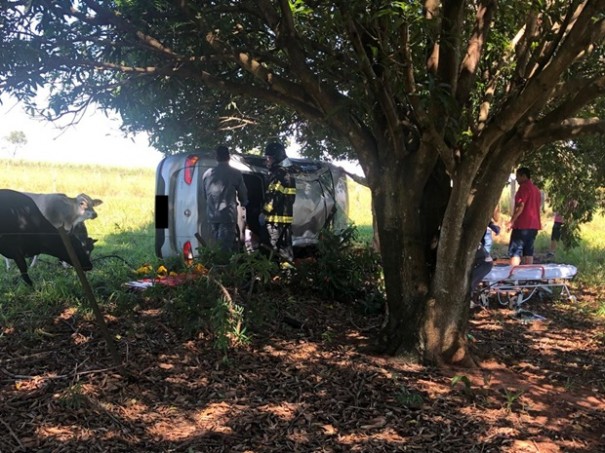 Carro com tr�s mulheres capota na rodovia Tup� x Quat�