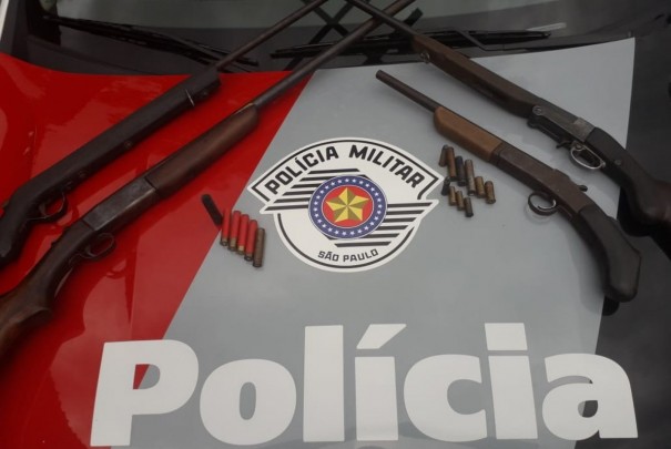 Ap�s den�ncias, PM apreende espingardas em propriedades rurais em Adamantina