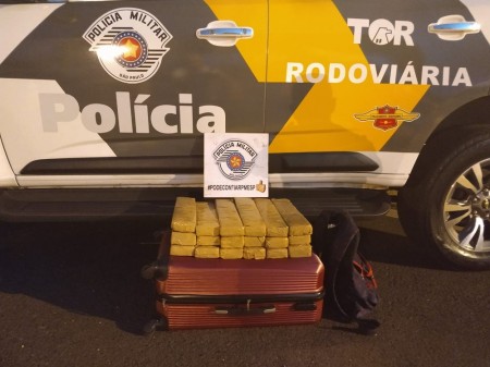 Polícia Rodoviária apreende jovem de 17 anos com 19 kg de maconha na Raposo Tavares, em Presidente Prudente