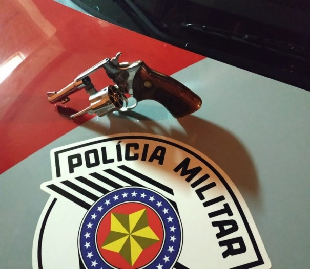 Homem descumpre medida protetiva, atira contra casa de ex-mulher e acaba preso em flagrante pela Pol�cia Militar