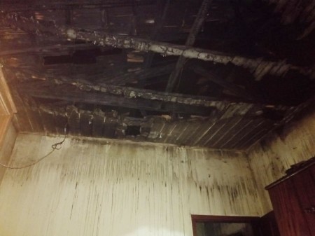 Incêndio destrói dois cômodos de residência de alvenaria em Presidente Epitácio