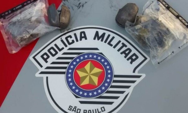 Ap�s tentar entrar na penitenci�ria com 'ovo de maconha', mulher � presa com inv�lucros de maconha que estavam em sua bolsa em hotel