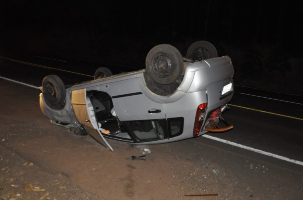 Capotamento na SP-294 deixa mulher e crian�a de 4 anos feridos