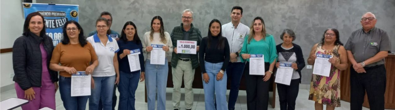 Aceoc faz a entrega de prÃªmios de mais um sorteio da campanha 
