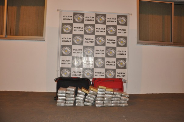 PM de Osvaldo Cruz prende peruano e boliviano por tr�fico internacional de drogas