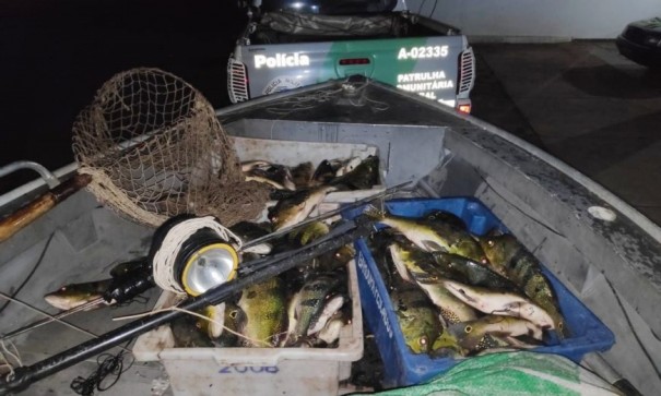 Homens s�o multados em R$ 2,2 mil por pesca irregular com arp�o no Rio Paran�