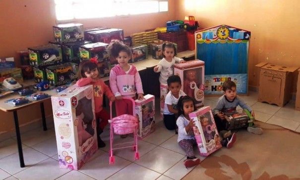 Creches municipais de Flrida Paulista  recebem novos brinquedos e materiais pedaggicos