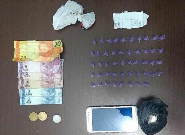 PM de Tup� prende acusado de tr�fico e apreende pedra bruta e eppendorfs com coca�na