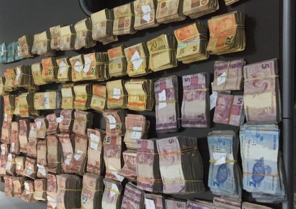 Mais de R$ 210 mil s�o apreendidos pela Pol�cia Militar em opera��o policial