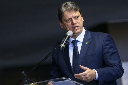Governo quer dobrar transporte de carga por ferrovias, diz ministro