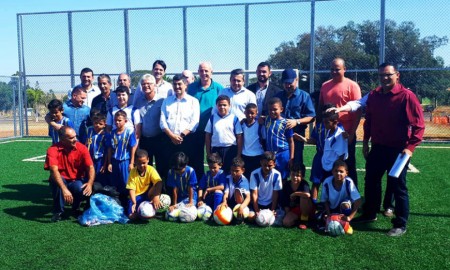 Inaugurada quadra de futebol society de Salmourão