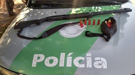 Polícia Ambiental apreende arma e autua homem por caça no Rio Aguapeí