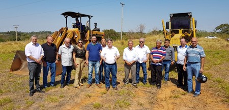 Prefeito assina ordem de serviço para o início das obras no novo Distrito Comercial