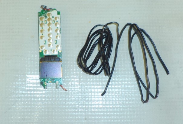 Duas mulheres tentam entrar na penitenci�ria com celular e componentes telef�nicos escondidos no corpo