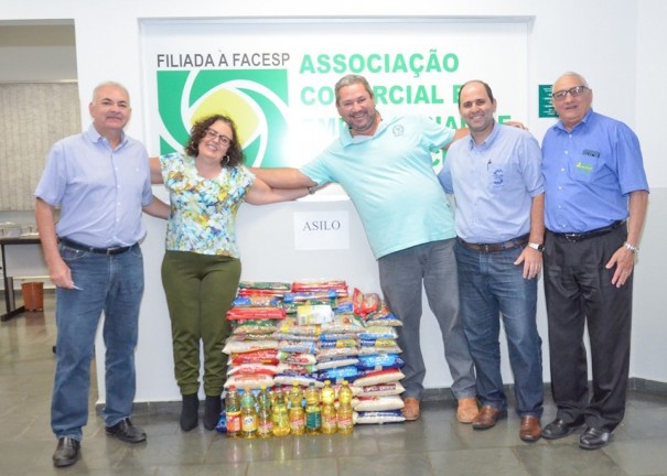 Alimentos arrecadados em palestras na ACEOC com Edilene Pires Passador foram entregues para entidade assistencial de OC