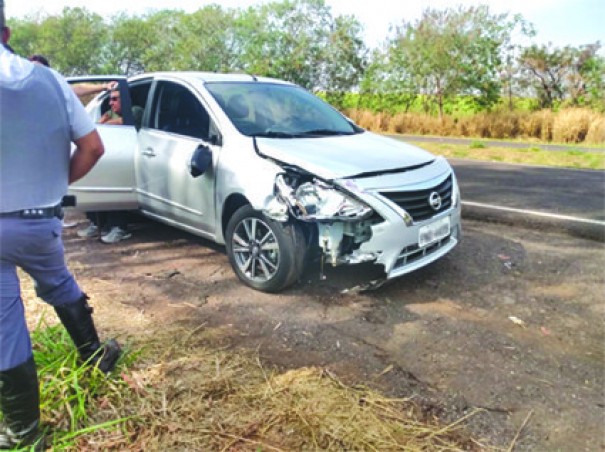 Motociclista sofre fratura na cabe�a em acidente na SP-294