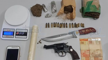 Homem é preso com tijolos de maconha e arma de fogo em Pompéia.