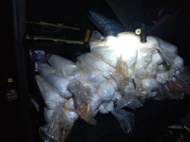 PM Rodovi�ria prende homem por tr�fico de drogas e posse ilegal de arma na SP-563