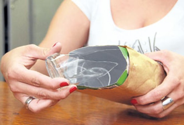 Setor de Coleta Seletiva de Osvaldo Cruz alerta populao para descarte correto de materiais cortantes