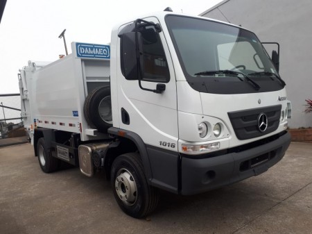 Novo caminhão para coleta de lixo recebe equipamentos para começar a operar em Sagres