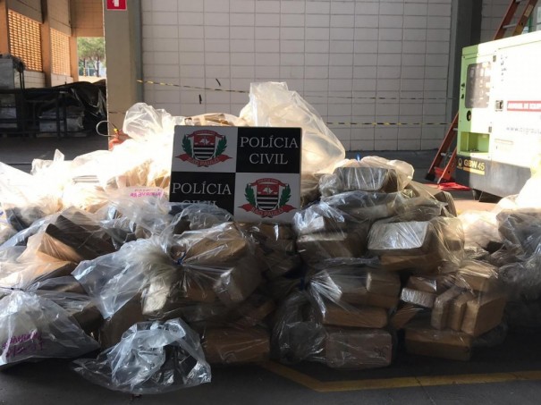 Pol�cia Civil da �rea de Presidente Venceslau incinera mais de 1 tonelada de drogas