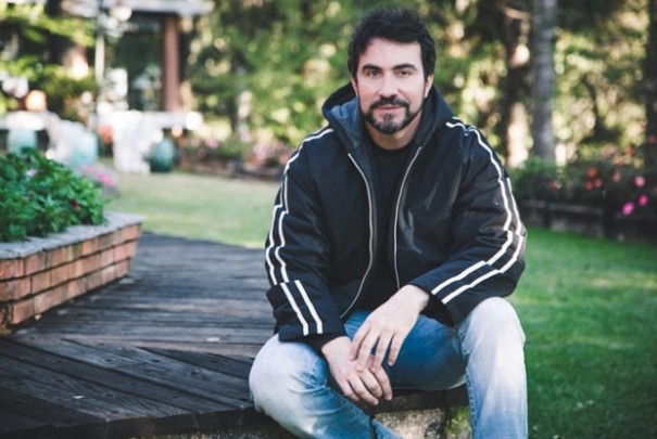 Padre Fbio de Melo deixa o Twitter aps reaes por crtica  'saidinha'