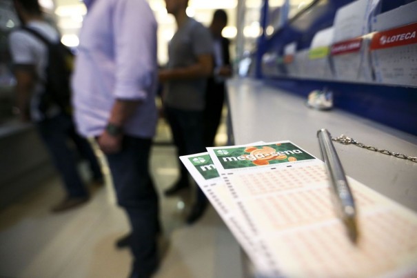 Mega-Sena pode pagar prmio de R$ 32 milhes nesta tera-feira