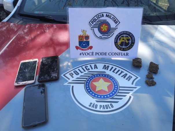 For�a T�tica apreende adolescente por ato infracional de tr�fico de drogas, na SP-294 em Osvaldo Cruz