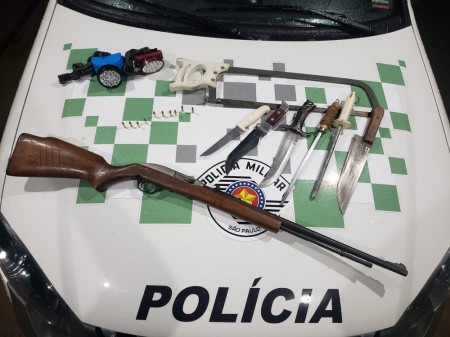 Polícia Ambiental apreende espingarda e munições durante patrulhamento noturno no Morro do Diabo