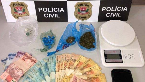 Pol�cia prende casal com drogas e dinheiro em Parapu�