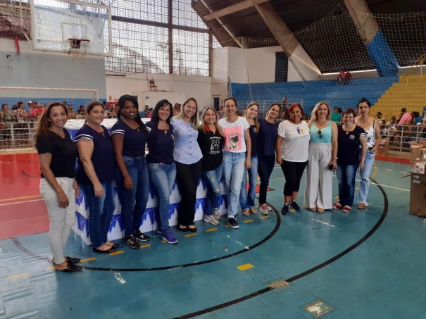 SOS e Fundo Social entregam Cestas de Natal para cerca de 400 famlias carentes de Osvaldo Cruz