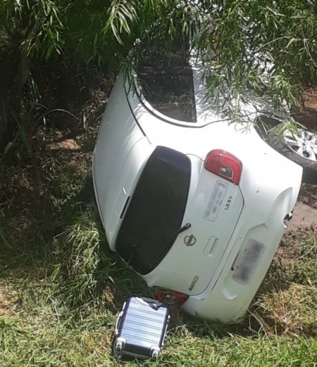 Tombamento de veículo deixa motorista ferida na Rodovia Comandante João Ribeiro de Barros