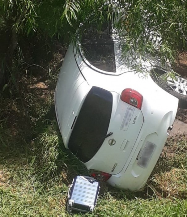 Tombamento de ve�culo deixa motorista ferida na Rodovia Comandante Jo�o Ribeiro de Barros