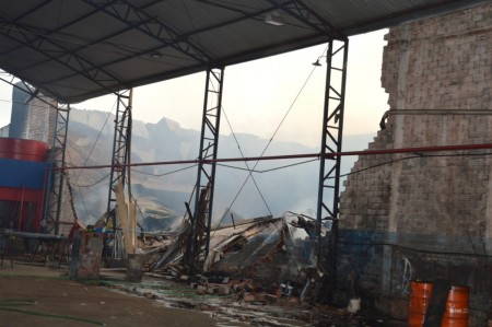 Incêndio atinge parte de empresa de móveis em Osvaldo Cruz 