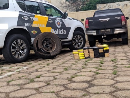 Polícia Rodoviária apreende tabletes de cocaína e munições de calibre 9mm em caminhonete de luxo em Pirapozinho