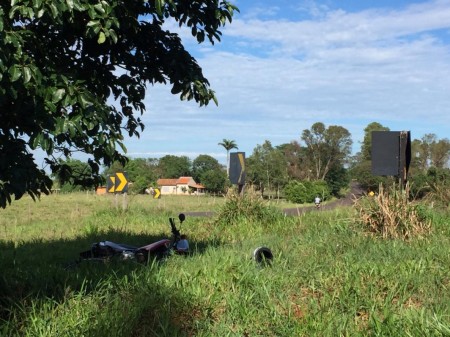 Motociclista fica gravemente ferido em acidente na Vicinal que liga Sagres a Inúbia Paulista