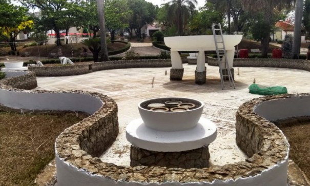 Prefeitura de Flrida Paulista inicia reparo para funcionamento da fonte da praa