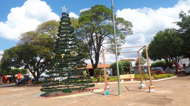 Salmouro inaugura Natal de Luz nesta tera-feira (03)