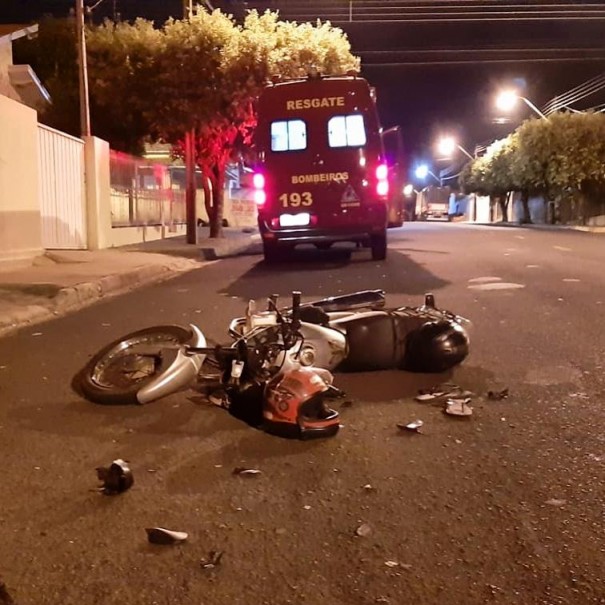 Rapaz fica gravemente ferido aps ser atropelado por uma motocicleta em Osvaldo Cruz