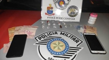 Força Tática da PM apreende drogas e adolescente, e prende traficante